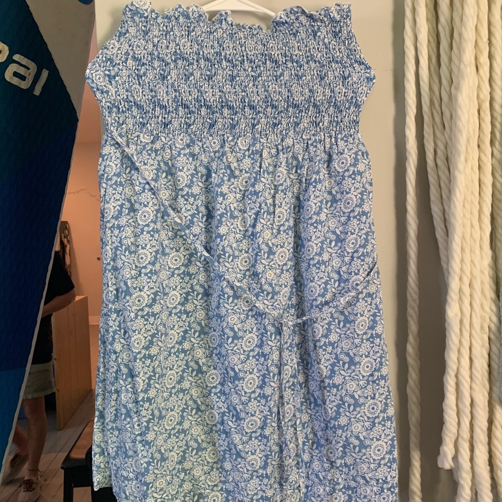 Short fitted blue and white summer strapless dress